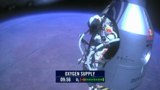 Illustration for article titled Stratospheric Space Jumps, Reasons to Not Pre-Order Surface, Incoming iPad Minis, and More